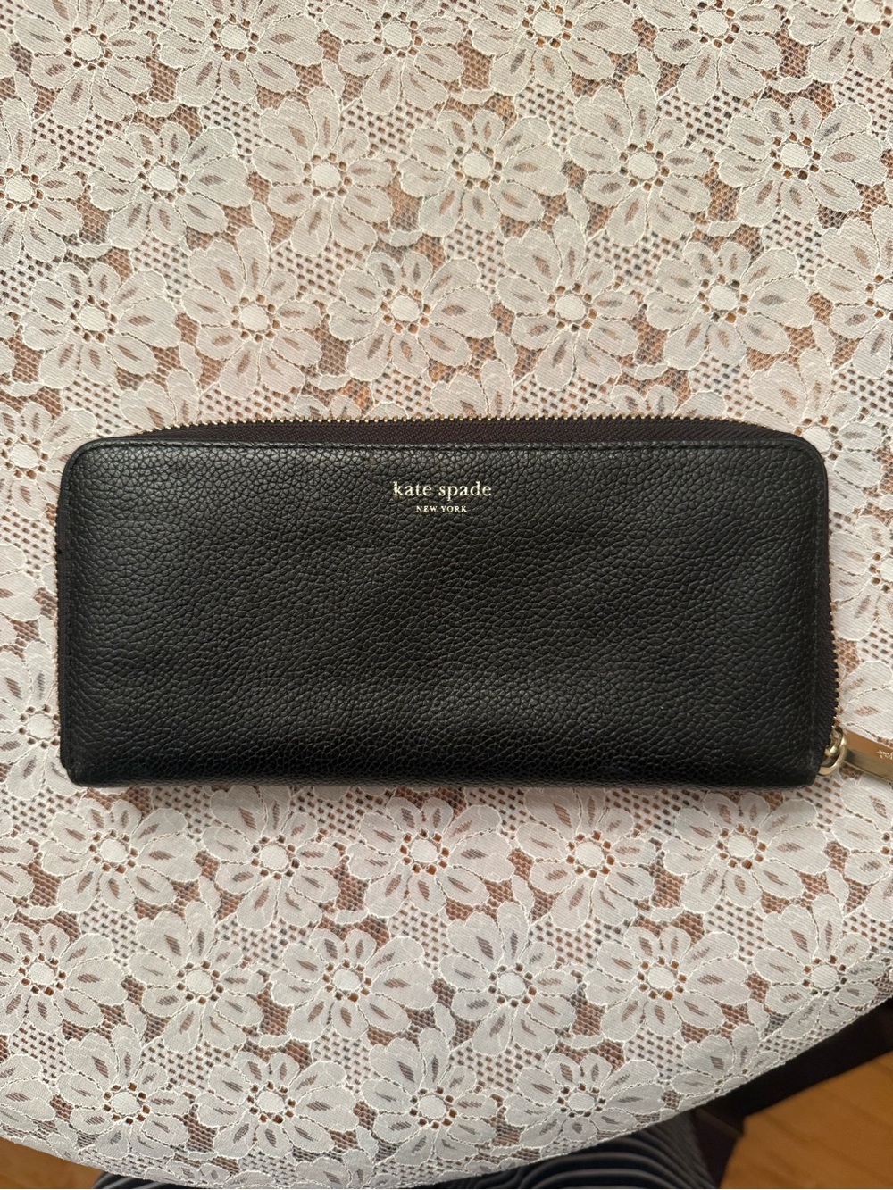 kate spade black pebbled leather zip wallet with gold logo